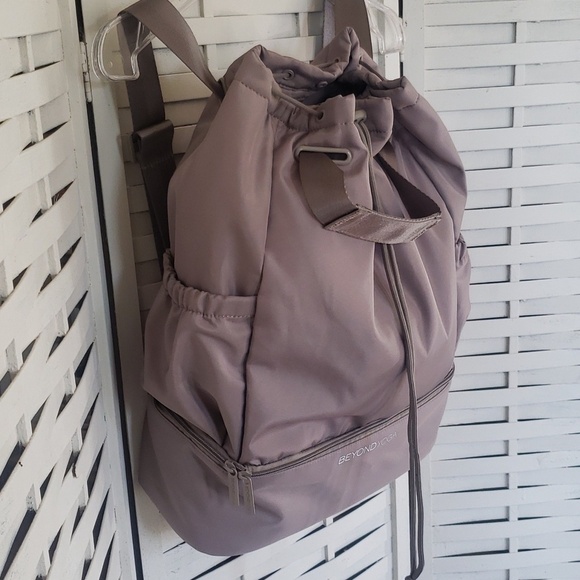 Beyond Yoga Gray 100% Polyester Convertible Backpack/Shoulder Bag  New main image 4